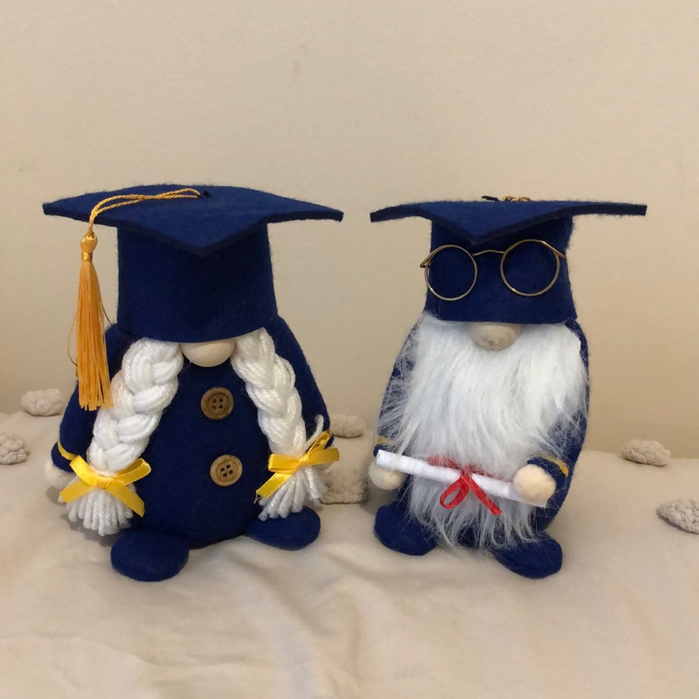Graduation gnomes